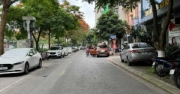 Bán nhà mặt phố Nguyễn Đình Hoàn DT 110m2 - MT 7m3 - 35 tỷ - KD VP