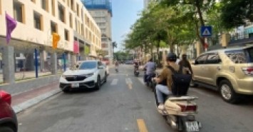Bán nhà phố Nghĩa Đô - Cầu Giấy - 110m2 - MT 8m - xây văn phòng - ô tô tránh - vỉa hè 2 bên