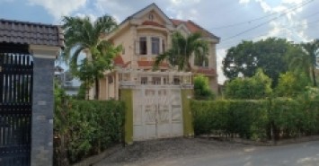 Cần bán gấp nhà HXH, Quốc lộ 13, lô góc, ngang 6m, 102m2, 4 tầng, giá chỉ hơn 10 tỷ.