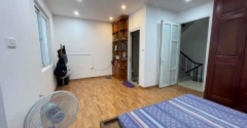 Bán gấp Nhà Phố  Nguyễn Trãi  lô góc 40m 4Tg MT 6m chỉ 4,9 tỷ.