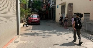 NHÀ ĐẸP ĐÊ LA THÀNH – 39M² – MT 4M – 5 TẦNG – THANG MÁY – Ô TÔ ĐỖ CỬA – KINH DOANH