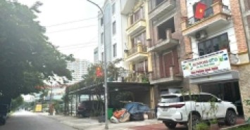 E có 3 mảnh ĐẤT SIÊU HIẾM- PHÂN LÔ Ô TÔ TRÁNH- VỈA HÈ RỘNG !!! Đồng mai hà đông - 79m giá 9 tỷ 500tr 
Cách mặt đường QL6 chỉ 10m, sau làm đường QL6 thông đẹp thì giá trị đất tăng mạnh.
