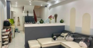 Bán nhà dân xây Thạch Bàn, Cổ Linh. Gần chợ Đồng Dinh. Sân vườn, 34m2, chỉ 4,1 tỷ