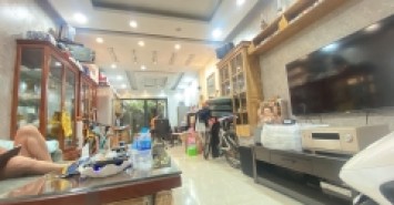 Nhà Gia Thuỵ sát mặt phố Nguyễn Văn Cừ Dân xây bền đẹp thoáng sáng, 70m giá 5.x tỷ chủ thiện chí bán. Cam kết thông tin và hình ảnh chính xác 100%