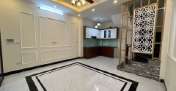 GIA ĐÌNH CẦN BÁN GẤP NHÀ CỔNG TRƯỜNG TH LĨNH NAM 32m2 5 TẦNG NHƯ HÌNH