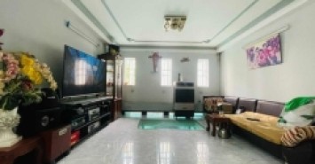 Bán nhà HXH Hoàng Sa, phường 5 Tân Bình; trục CMT8; ngang gần 5m, 8 PN