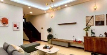 Bán biệt thự Tây Hồ, đường Tô Ngọc Vân, 130m2, mặt tiền 8.2m, 32 tỷ.