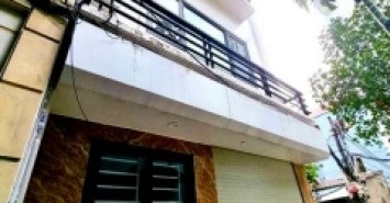 Hiếm, nhà đườngTrường Chinh, 35m, 4 tầng, nhỉnh 2 tỷ, gần trường Đại học lớn vài bước ô tô tránh