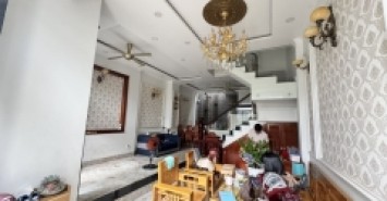 Bán nhà 4 tầng trong ngõ Làng Tăng Phú, Q.9, Thủ Đức, TP HCM. DT 61m2, giá 7,99  tỷ, sổ hồng, 4PN, 4WC. Liên hệ 0933125879.