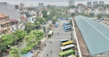 bán nhà mặt phố Ngô Gia Khảm, đối diện bến xe, vỉa hè rộng, kinh doanh ngày đêm