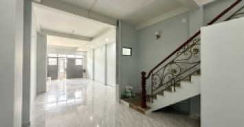 Bán nhà trong ngõ Bình Chiểu, Thủ Đức. DT 74m2, 4 tầng, 6PN, SH. Giá 7.35  tỷ. LH: 0933125879