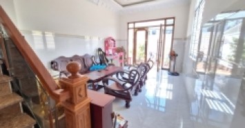 Bán nhà mặt phố Q.9, 100m², 3 tầng, 4PN, 8.6 tỷ, sổ hồng
```