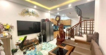 BÁN GẤP NHÀ ĐẸP XUÂN THỦY CẦU GIẤY, DÂN XÂY, SÁT TTTM, 35M2 GIÁ NHỈNH 3TỶ