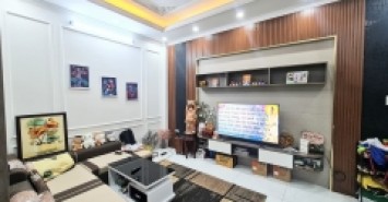 BÁN GẤP NHÀ ĐẸP XUÂN THỦY, DÂN XÂY 5 TẦNG, 35M2 NHỈNH 3 TỶ