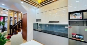 BÁN NHÀ TRẦN QUỐC VƯỢNG - 3 THOÁNG Diện Tích 31m2 5 tầng mặt tiền 3m Giá 8 tỷ