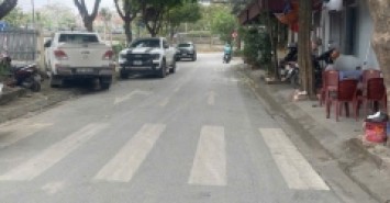 NHA DAN XAY- O TO DE NGAY DEM - GIAO THONG THUAN TIEN