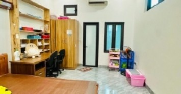 Bán nhà giáp bát 6 tầng thang máy long lanh VF3 đỗ cửa hoàng mai