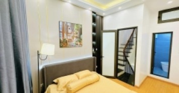 ????Khương Trung, nhà nhỏ xinh ở ngay, 4 tầng, gần hồ, 2.7 7tỷ
