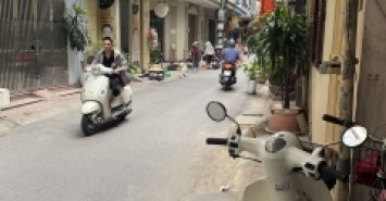Bán nhà quận Cầu Giấy  Vừa ở vừa kinh doanh , Ngay gần đường lớn Lạc Long Quân 56 m chỉ nhỉnh 11tỷ . Nhà 5 Tầng chắc chắn