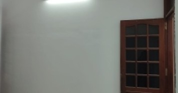 Nhà Đê La Thành 3 tầng ngõ ba gác thông, trước nhà 2m, mặt tiền 5m sdcc nở hậu đẹp