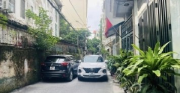 Hoàng Cầu, sát công viên,10m ra ô tô tránh, 5 tầng đẹp vuông vắn, nhỉnh 5 tỷ