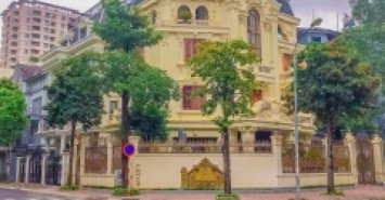 Bán Gấp biệt thự 187 Trung Kính, mặt tiền 13m,160m, 44 Tỷ