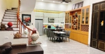 BÁN NHÀ PHÂN LÔ CẦU GIẤY Ô TÔ 7 CHỖ VÀO NHÀ, 80M, MT 6M, DÂN XÂY, GẦN PHỐ, Ở NGAY