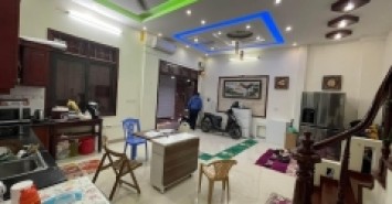 HOA HẬU Vương Thừa Vũ, nhà đẹp Full nội thất DT39m2 x 4 tầng, MT4.2m, giá 3.7 tỷ.