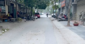bán nhà 5 tầng vi trì đep kinh doanh buon bán suầm uất đương oto thanh xuân co vi hè