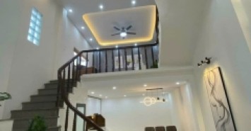 Bán nhà 4 tầng Đê La Thành Đống Đa. Diện tích 40m2, mặt tiền 4m giá 5 tỷ.