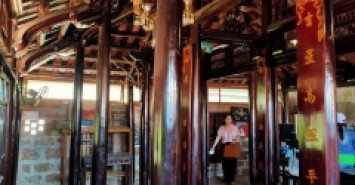 ĐÀ NẴNG QUẬN NGŨ HÀNH SƠN

SIÊU PHẨM NHÀ GIƯỜNG HUẾ CỔ, VIEW VƯỜN CÂY CẢNH ,Ở SƯỚNG THƯ GIÃN MÁT MẺ,GẦN SÔNG GẦN BIỂN