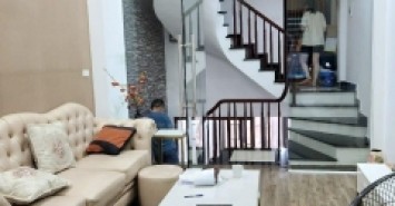 BÁN NHÀ PHẠM VĂN ĐỒNG CẠNH BỘ CÔNG AN, SÁT CHỖ ĐỂ XE, 48m2, 5,550 tỷ
