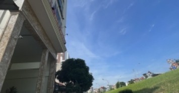 LONG BIÊN
BÀN TOÀ VĂN PHÒNG MẶT PHỐ,BỂ BƠI,8 TẦNG THANG MÁY, VIEW SÔNG, 28p, CÓ HẦM, 240M, 50 TỶ