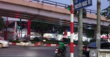 Phố Nguyễn Ngọc Vũ 90m , 4 tầng , Ô tô vào nhà . Mặt tiền 4m , sổ đẹp, 10.7 tỷ . Lh : O982751986