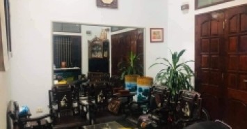 Vì chuyển văn phòng xuống Thanh Xuân cho tiện công việc Anh Kiên rất cần bán nhà phố Dương Khuê, Cầu Giấy khu phân lô cán bộ, dân trí cao, 3 bước ra ô tô. Diện tích 48m2, 4 tầng.