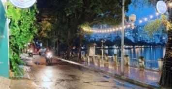 Nhà mặt phố, nhỏ xinh soi bóng hồ Hoàng Cầu, vỉa hè ô tô đỗ, kinh doanh đỉnh