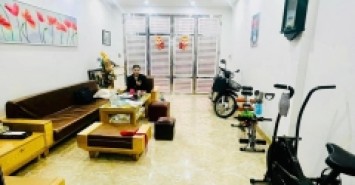 BÁN NHÀ TRUNG TÂM CẦU GIẤY, Ô TÔ VÀO TẬN NHÀ, NGÕ KINH DOANH, 55M 4 TẦNG, DÂN XÂY