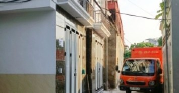 BÁN NHÀ CHÍNH CHỦ LÔ GÓC 5 TẦNG Ô TÔ ĐỖ CỬA MỚI ĐẸP Ở NGAY HƠN 2 TỶ