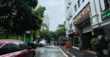KHÁCH SẠN LONG BIÊN,8 TẦNG THANG MÁY, 26p, DOANH THU 4 TỶ 1 NĂM, ĐẦU TƯ KINH DOANH DÒNG TIỀN QUÁ TUYỆT VỜI
- Chính chủ cần bán nhanh trước tết Khách sạn đang kinh doanh tốt, đầy đủ pccc.
- Tổng 26 phòng
- Sổ đỏ chính chủ
- Doanh thu trung bình 350tr/ tháng
- Giá bán 32 tỷ