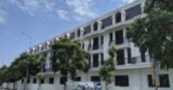 LONG BIÊN, CHỈ 12.5 TỶ CÓ NGAY NHÀ BIỆT THỰ 4 TẦNG KIỂU PHÁP 156M LÔ GÓC 4 THOÁNG TƯƠNG LAI VIEW CÔNG VIÊN
Diện tích đất: 156m mặt tiền 13m hậu 13m
Xây dựng 4 tầng 1 tum
Hoàn thiện ngoài
Lô góc 4 thoáng
Dtxd 55m dtsd 275m
Đường to vỉa hè
Sổ đỏ đẹp như hoa hậu
Giá 12,5 tỷ thu về
Lh lvcc 0965184242 Hiền