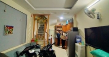 Bán nhà lô góc 30 m ,4T  Ngọc Thụy, Long Biên  oto ,KD,  2 ,9ty .