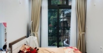 Bán nhà 211 Khương Trung 52m x 6 tầng, nhà gần hồ, gần đường ô tô.