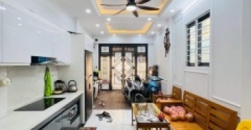 Lô Góc, Hàng Xóm Tây Nam Linh Đàm, Phố Bằng Liệt, 42m x 5 tầng. Giá 5.1 tỷ.
