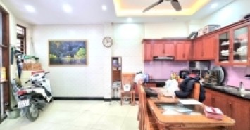 HIẾM - LÔ GÓC - KINH DOANH ĐỈNH - MORING ĐỖ CỬA - NGÕ THÔNG - GẦN PHỐ - NHÀ ĐẸP Ở NGAY.