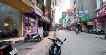 Hơn 30 tỷ, Siêu Phẩm Quận Đống Đa, Mặt Phố Chùa Láng, 136m x 5 tầng.