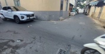 Nhà đẹp 2.5 tầng đường Tiểu La ngay sát chợ Hòa Cường giá nhỉnh 3 tỷ ở ngay