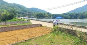 Bán đất View Hồ Phú Mãn tay chạm nước 90.2m nở hậu Full thổ cư 3.7 tỷ.