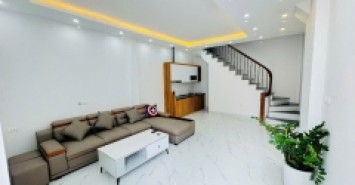 GÂP BÁN NHÀ GIANG BIÊN- LONG BIÊN -NHÀ MỚI  -XÂY THEO THIÊT KẾ HIỆN ĐẠI -CHỈ 5,1 X5 TÂNG - MẶT TIỀN 4M