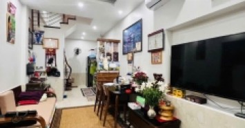 Nhà phố Hào Nam 8,25 tỷ - 39m x 4T trước nhà rộng gần 4m, nội thất đẹp ở ngay