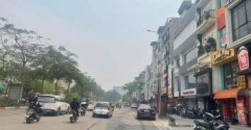Nhà xây 10 năm mặt phố Hoàng Cầu - Lô góc - Mặt tiền rộng 6m - Ô tô thoải mái vào nhà
